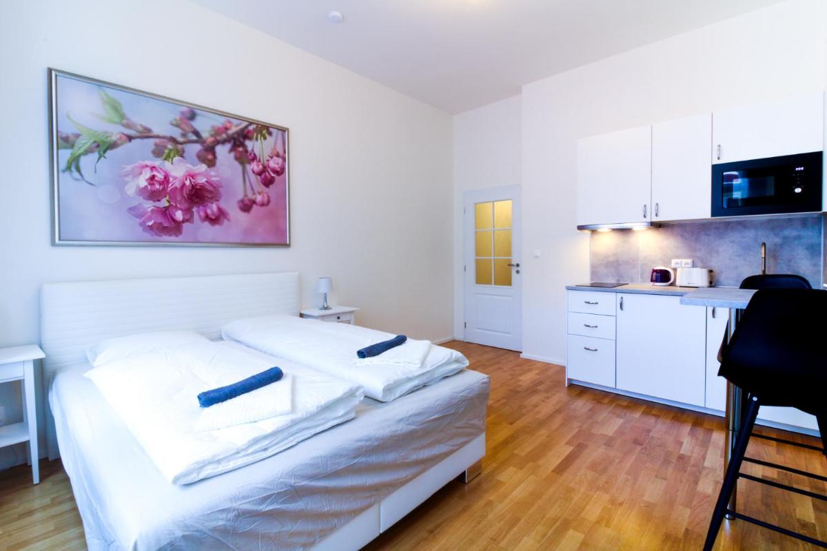 Image 3 of Bouquet Apartments