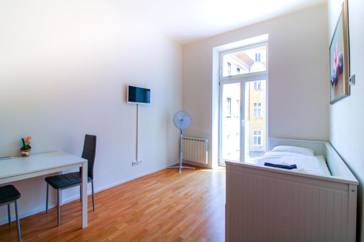Image 4 of Bouquet Apartments