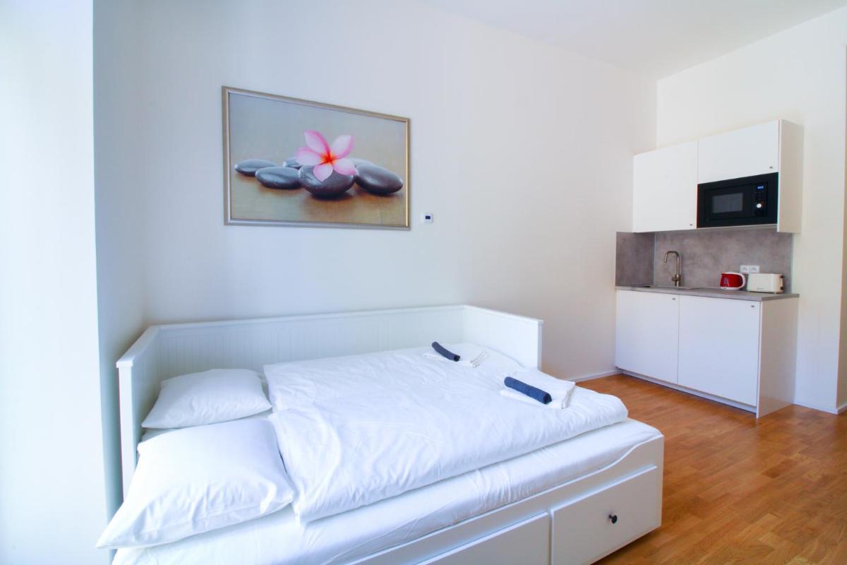 Image 6 of Bouquet Apartments