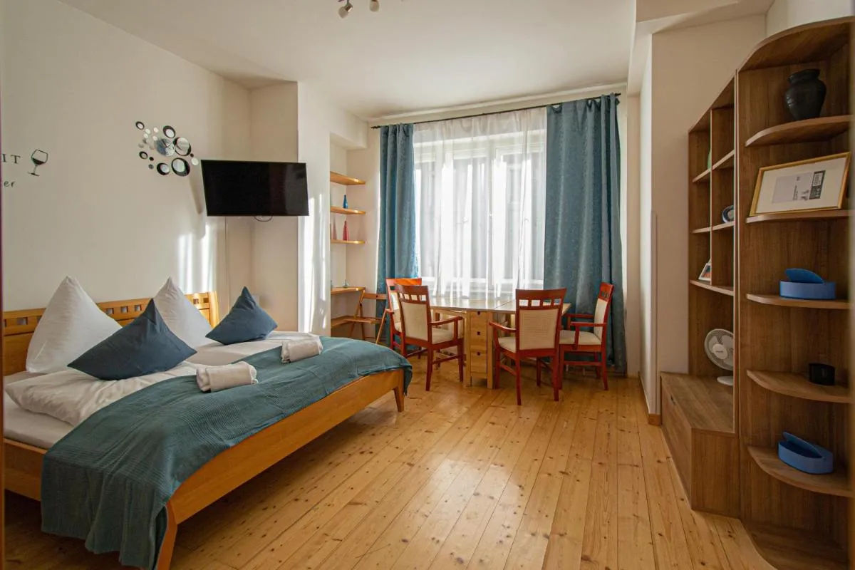 Bright Ruterra Apartment in the Heart of Prague - 2