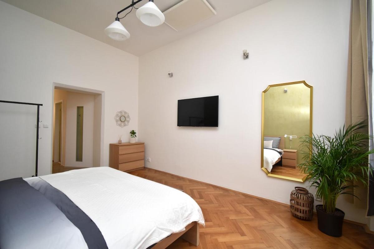 Image 1 of Central one bedroom apartment