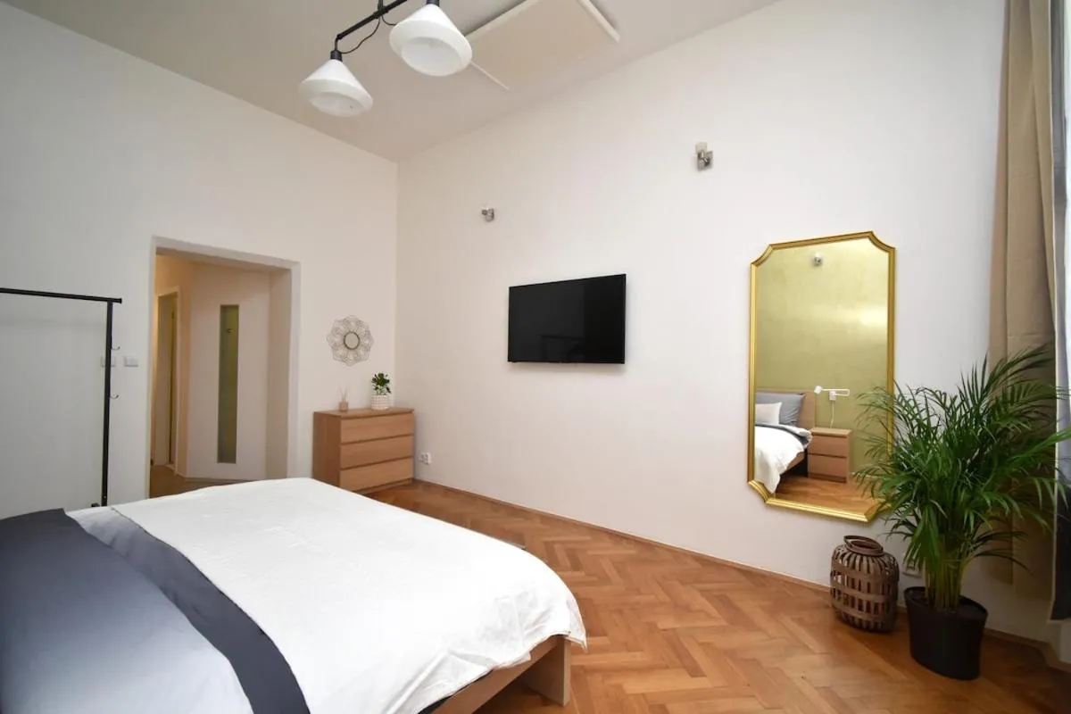 Central one bedroom apartment - 2