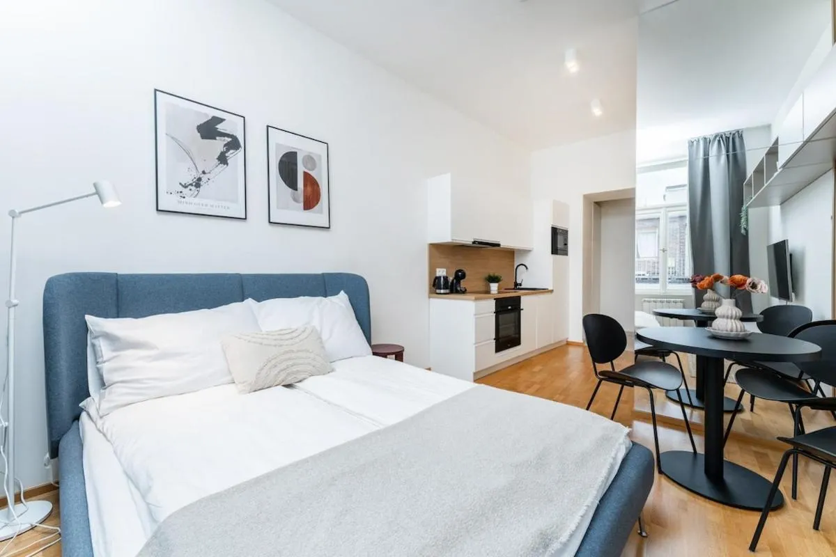 Charles square studio apartment Parking - 2