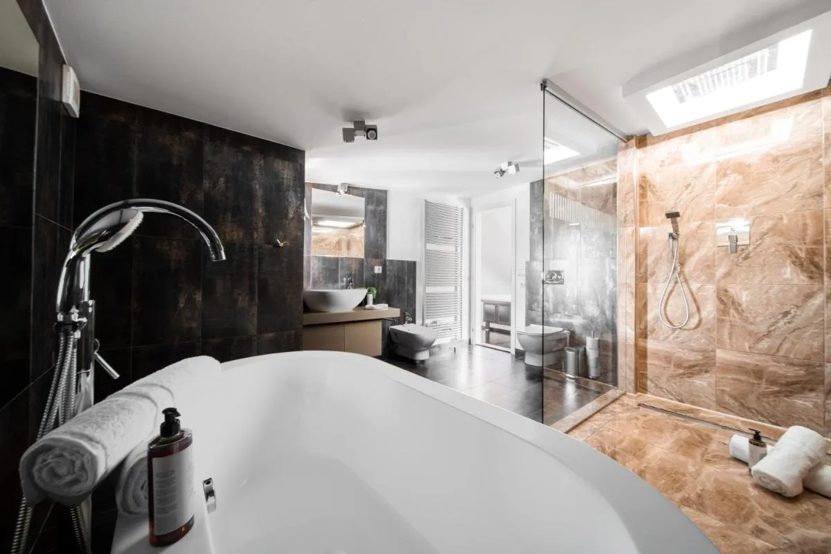 City View Luxury Apartments with Foosball & Xbox – In City Centre - 3