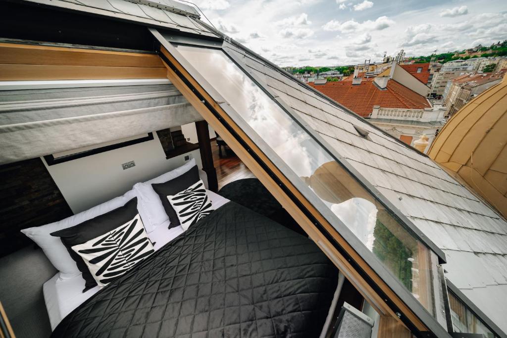 Image of City View Luxury Apartments with Foosball & Xbox – In City Centre