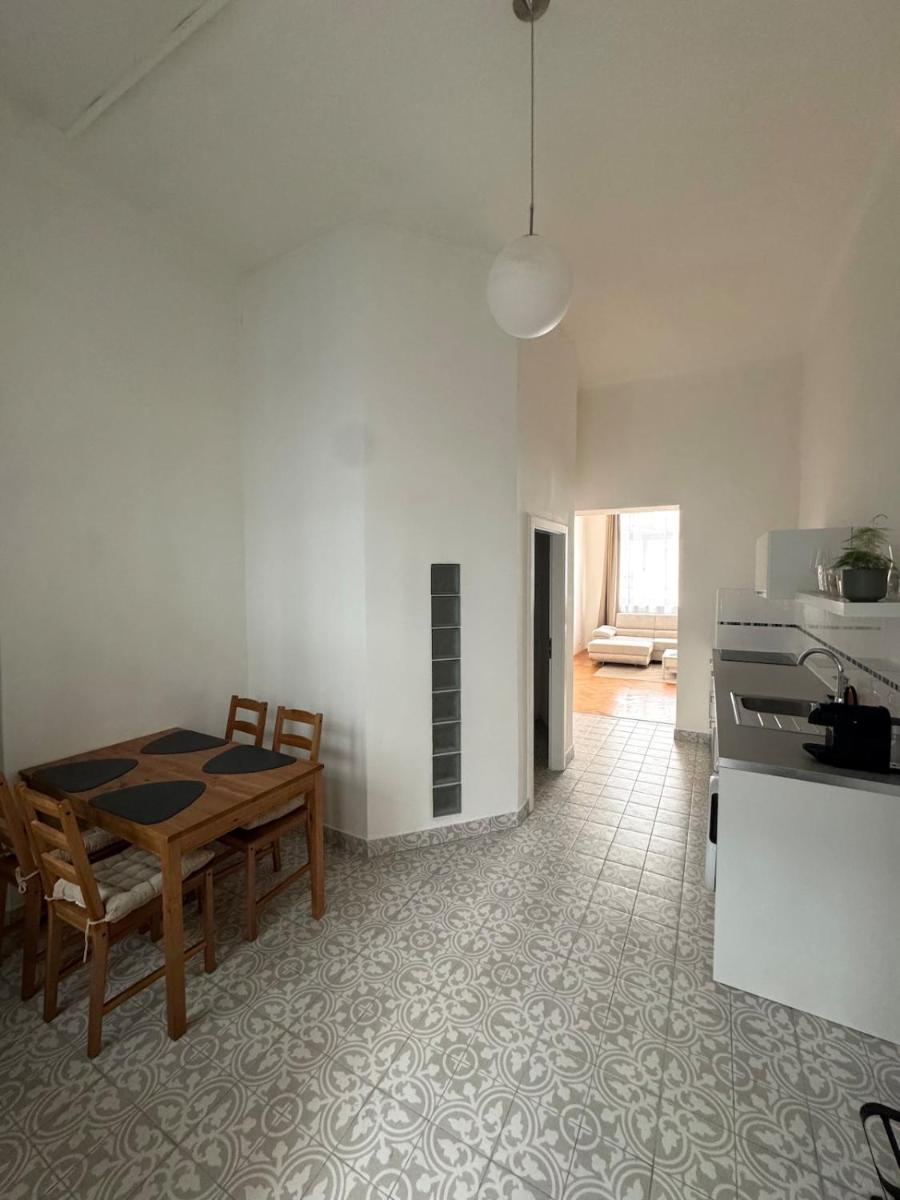 Image 3 of City center apartment