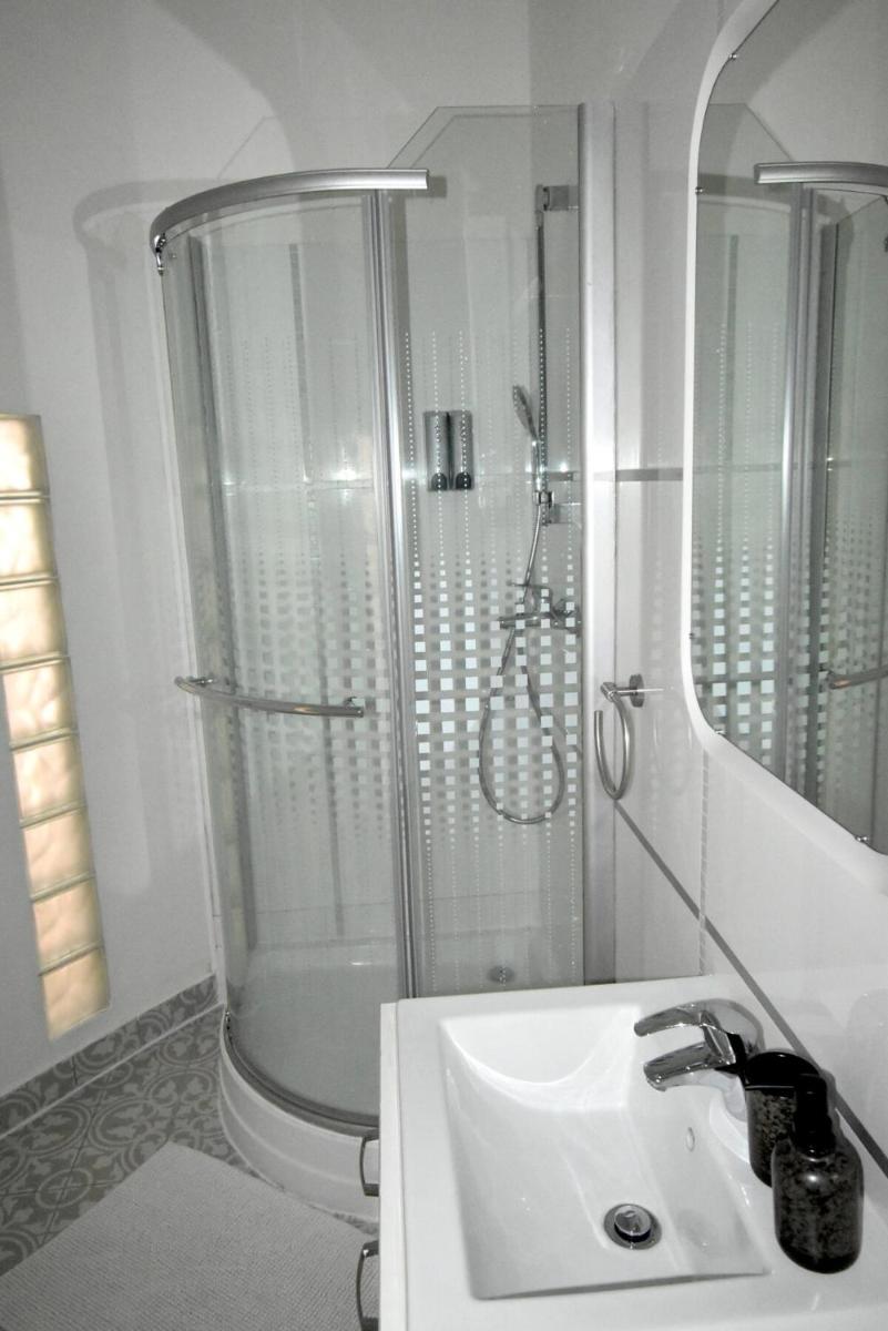 Image 2 of City center apartment