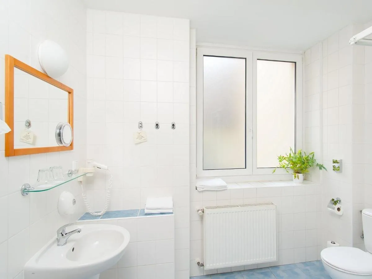 Cloister Inn Hotel - 3