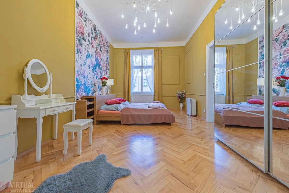 Colorful Wenceslas square apartment - 2