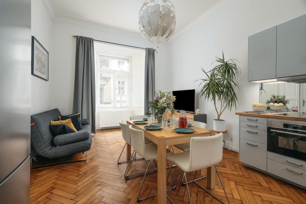 Image of Comfortable and cosy apt a few steps from Dancing House and Naplavka Dance