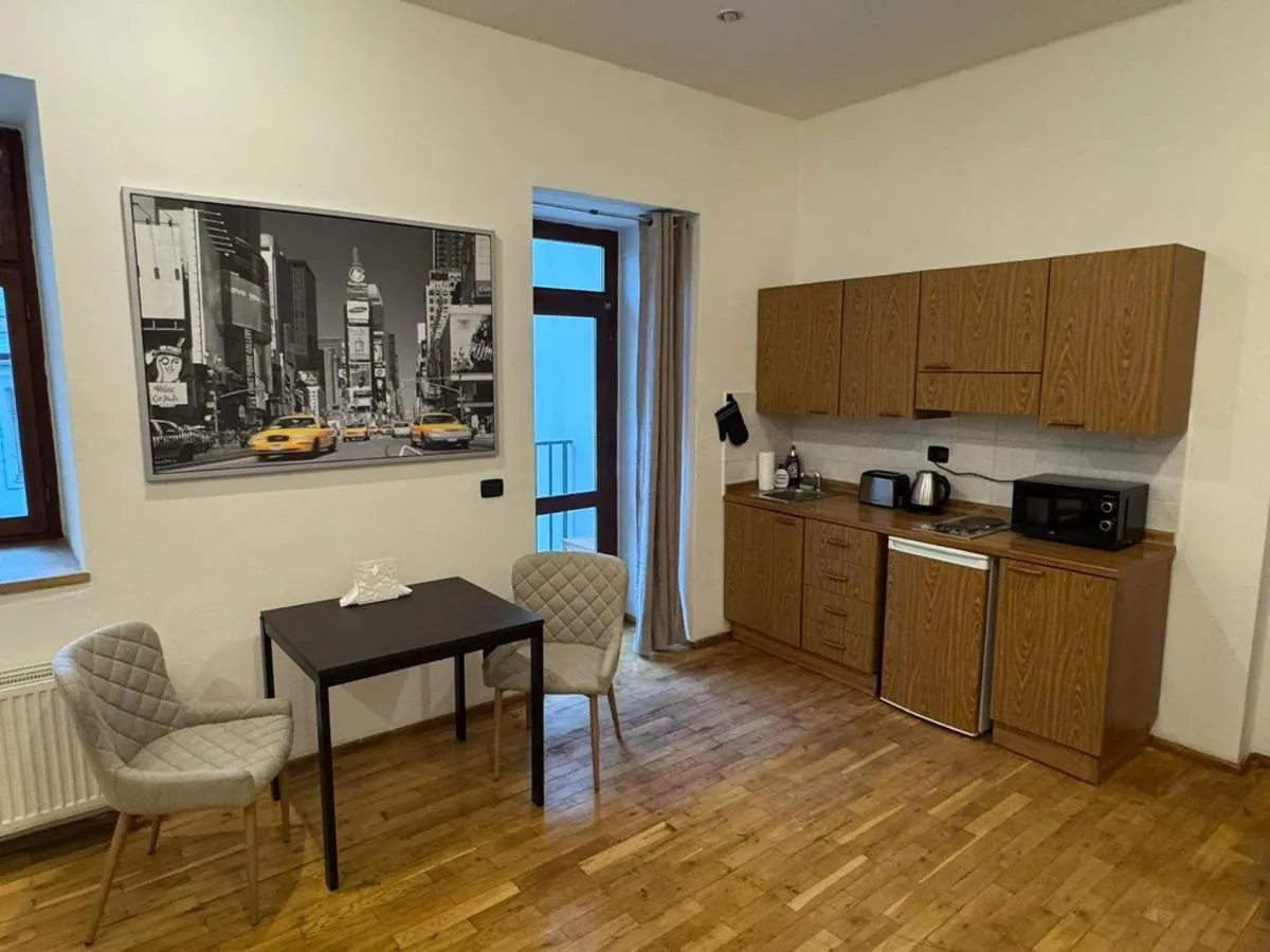 Cosy Studio with terrace near Florenc - 3