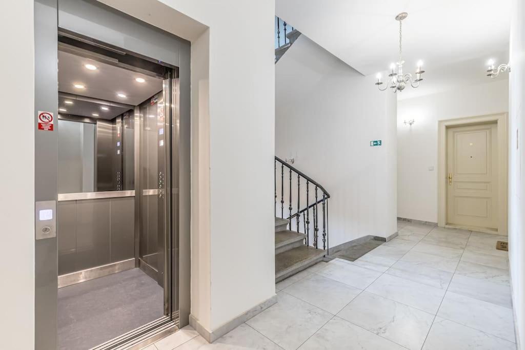 Image 3 of Cozy quiet new apartment in Karlin square