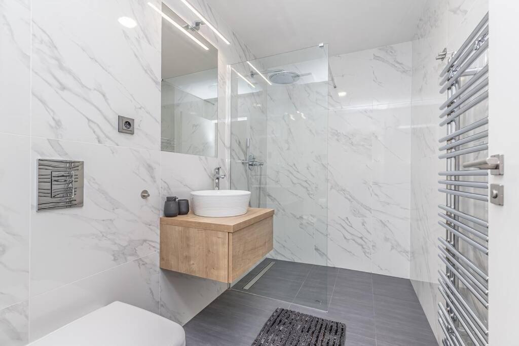 Image 5 of Cozy quiet new apartment in Karlin square