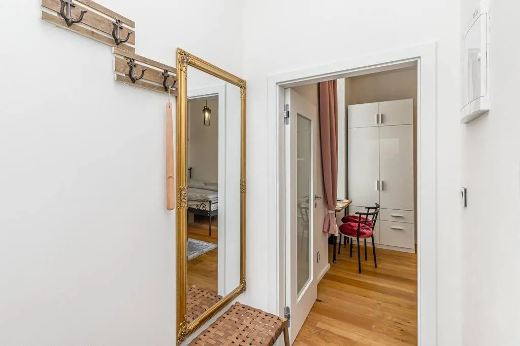 Cozy quiet new apartment in Karlin square - 2