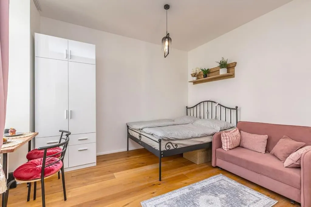 Cozy quiet new apartment in Karlin square - 3