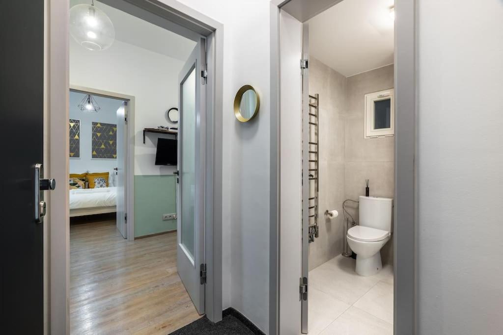 Image 5 of Cute 1bedroom center apartment