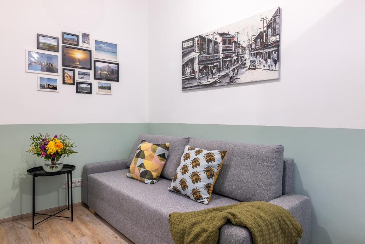 Image 3 of Cute 1bedroom center apartment