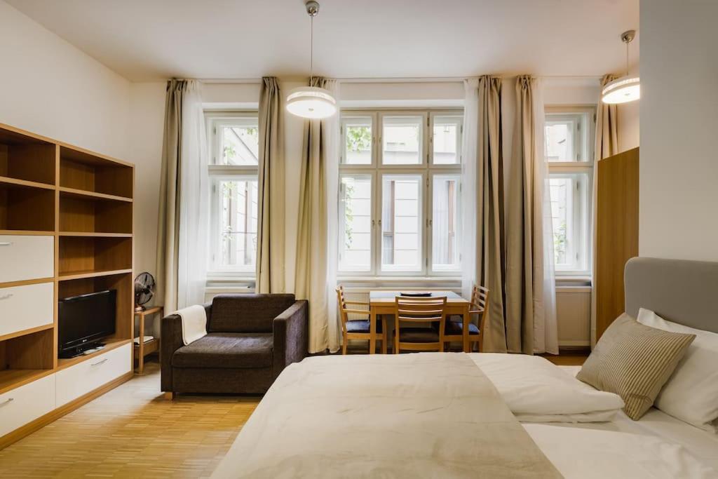 Image of Deluxe suite in prime location