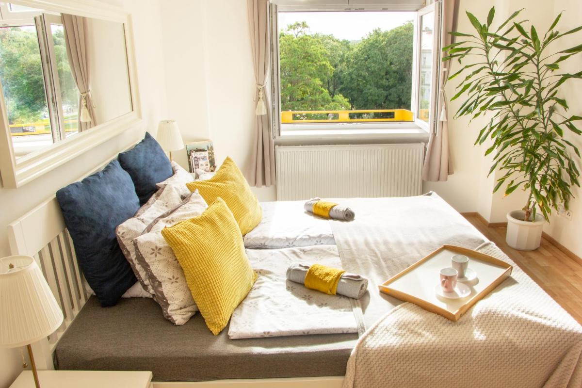 Image 3 of Double King Size Sunny Suite In Castle Area