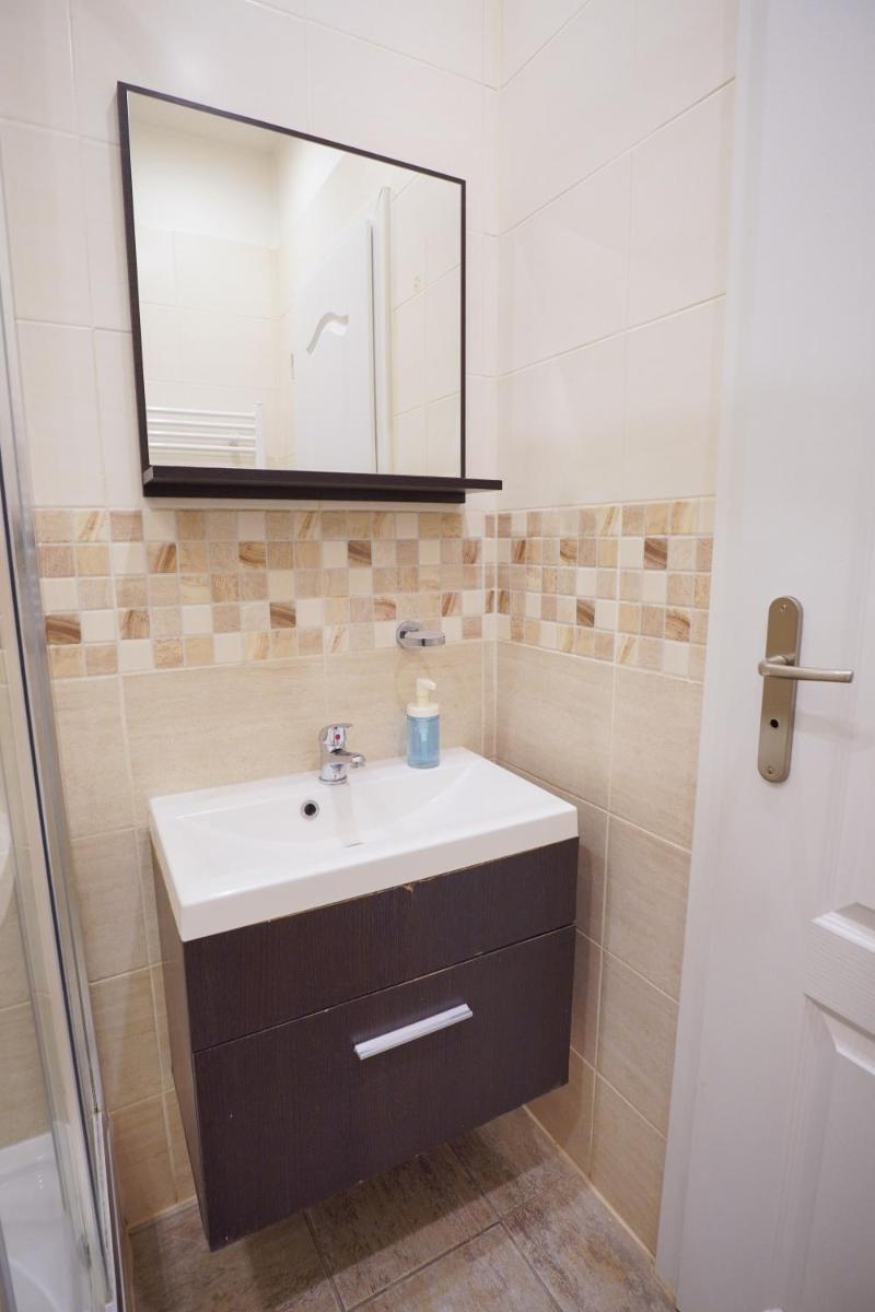 Image 4 of Elegant & Stylish Center Apartments!