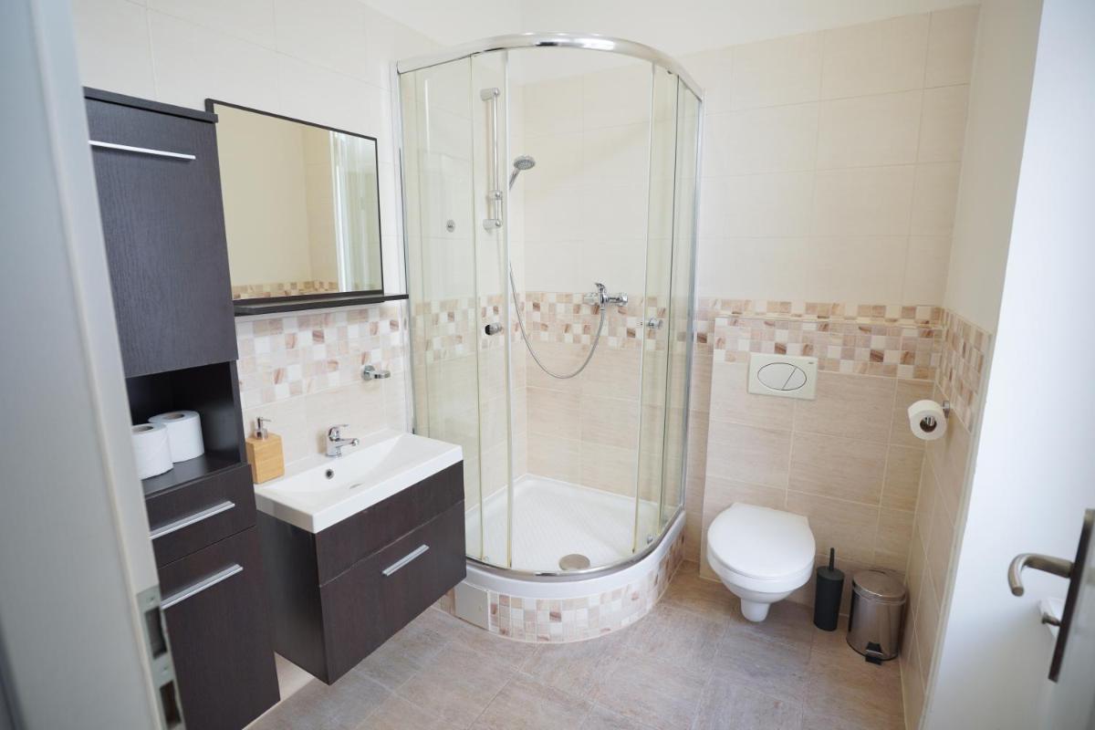Image 3 of Elegant & Stylish Center Apartments!