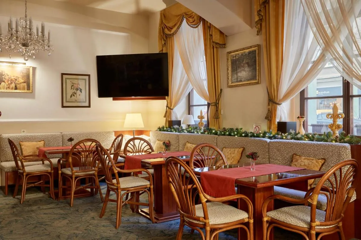 FLEUR DE LIS HOTEL - 3