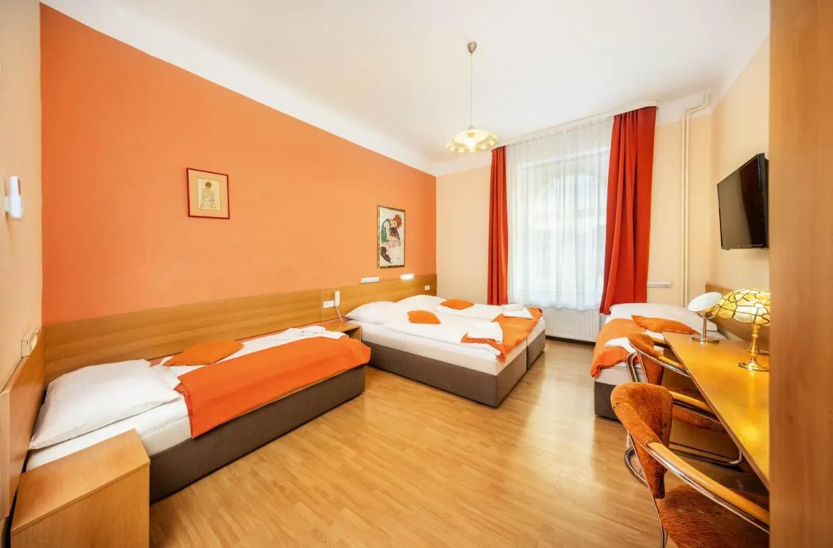 Hotel Golden City Garni - 2