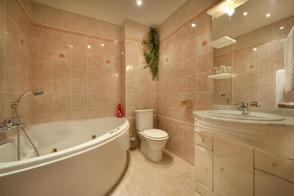 Image 3 of Hotel Henrietta