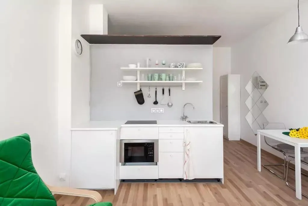 LOVELY Prague Apartment - 2