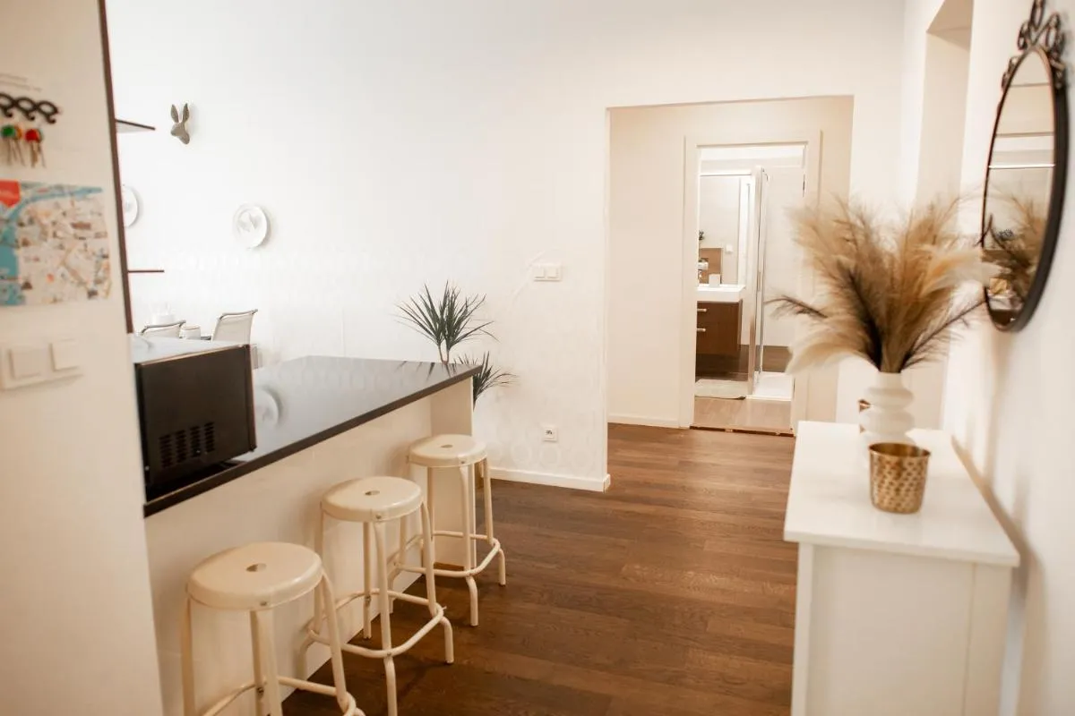 Luxury Modern Designed Oldtown Apartment - 2