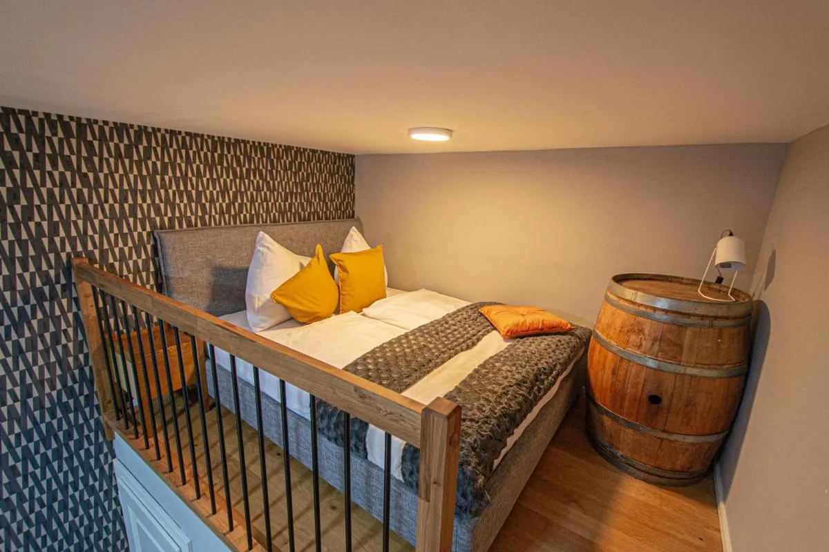 Main train station apartment close to the the Main Square! - 2