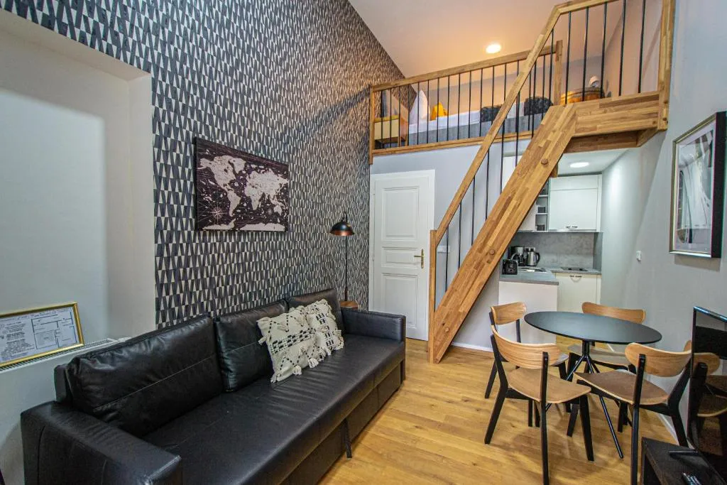 Main train station apartment close to the the Main Square!