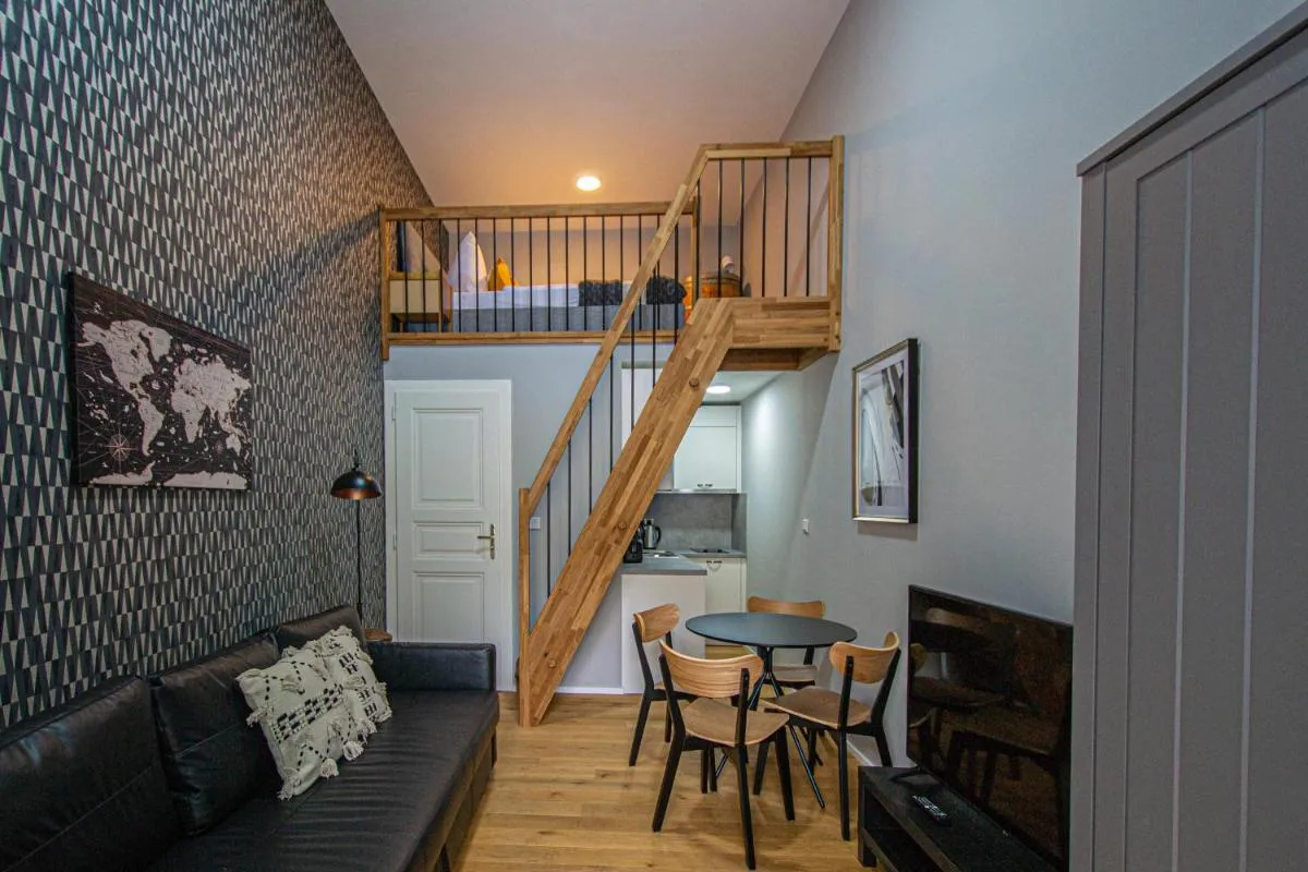 Main train station apartment close to the the Main Square! - 3