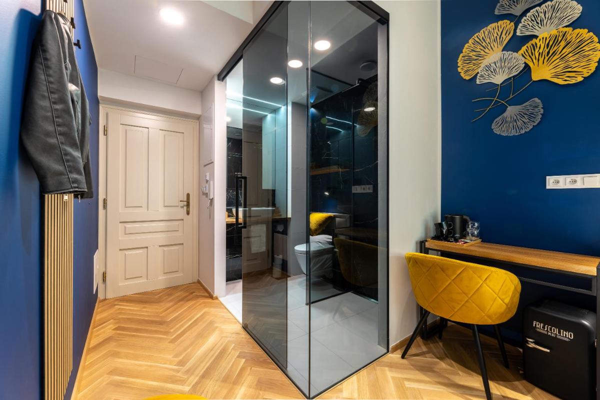 Image 2 of Modern urban room in the city center of Prague