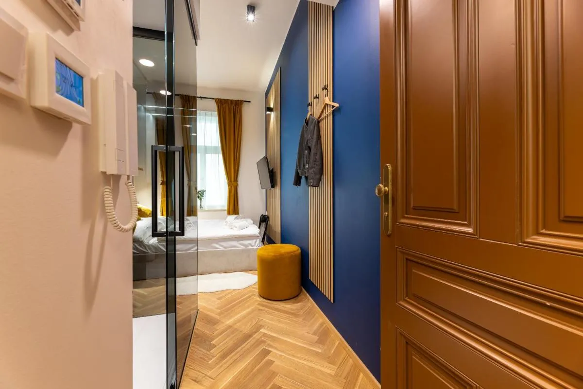 Modern urban room in the city center of Prague - 2