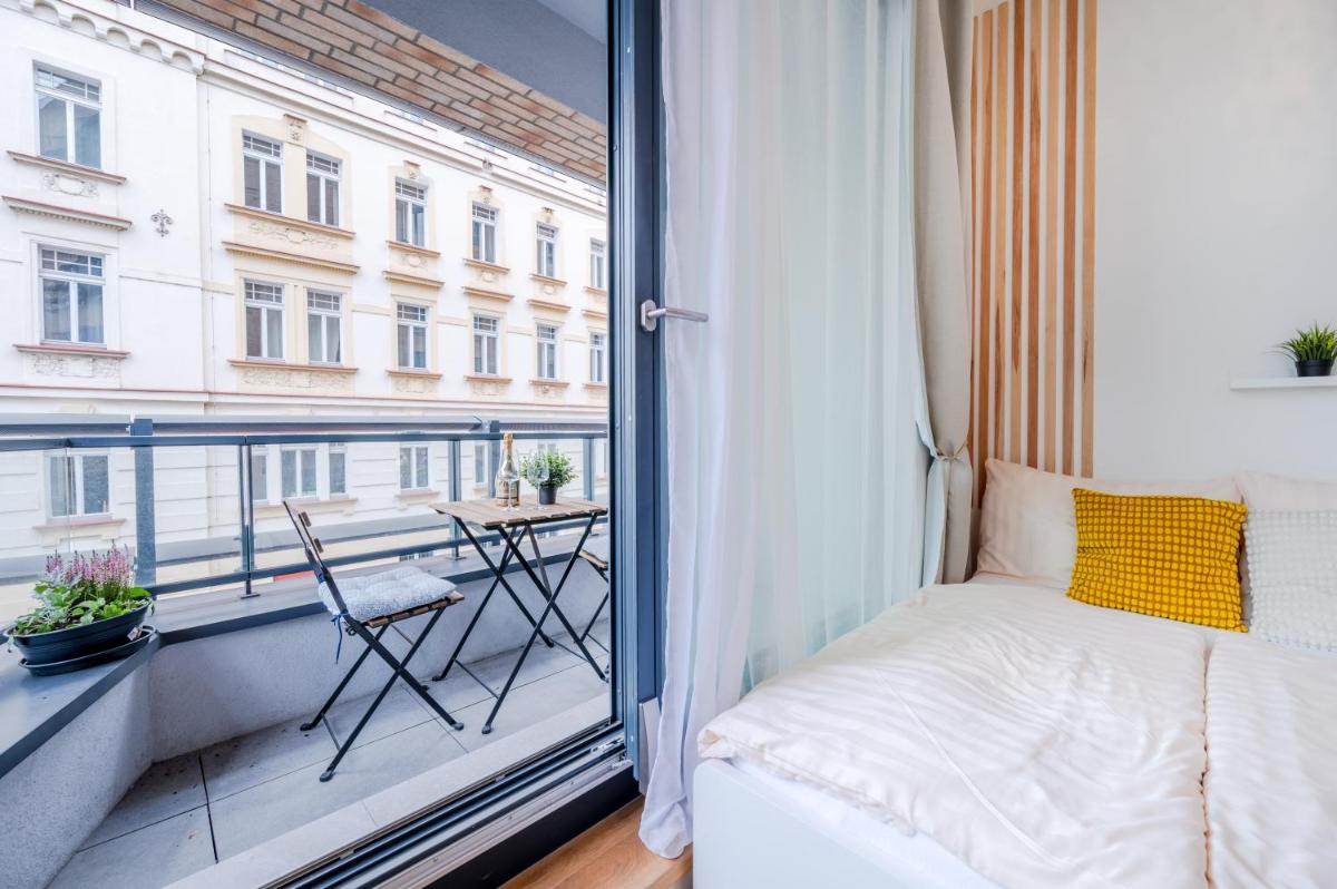 Image 4 of New-built Golden Luxury Studio with Balcony