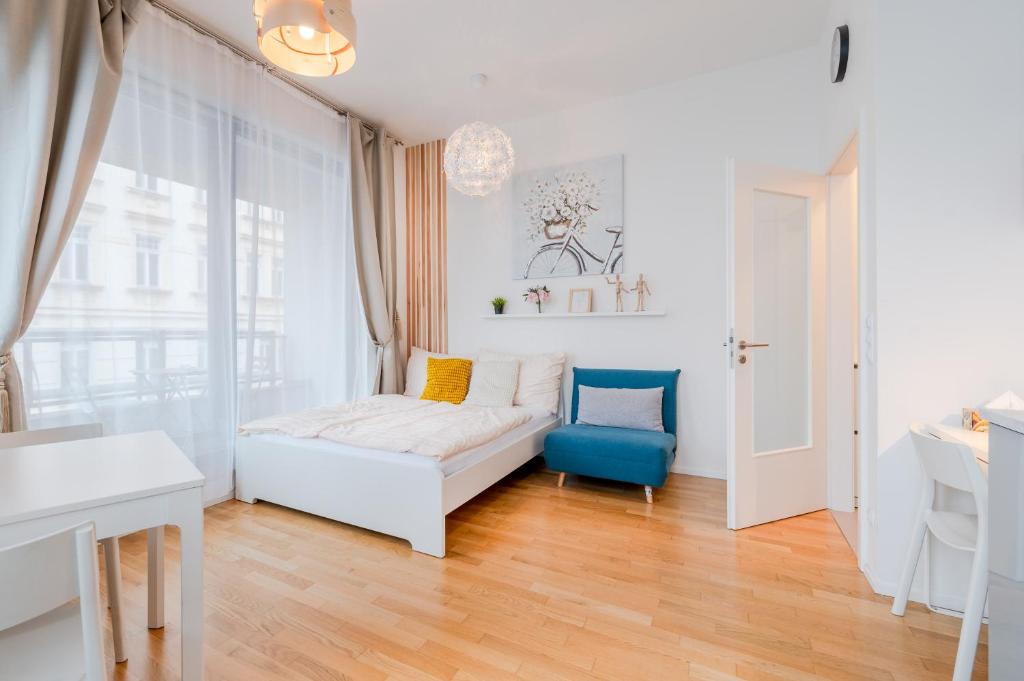 Image of New-built Golden Luxury Studio with Balcony