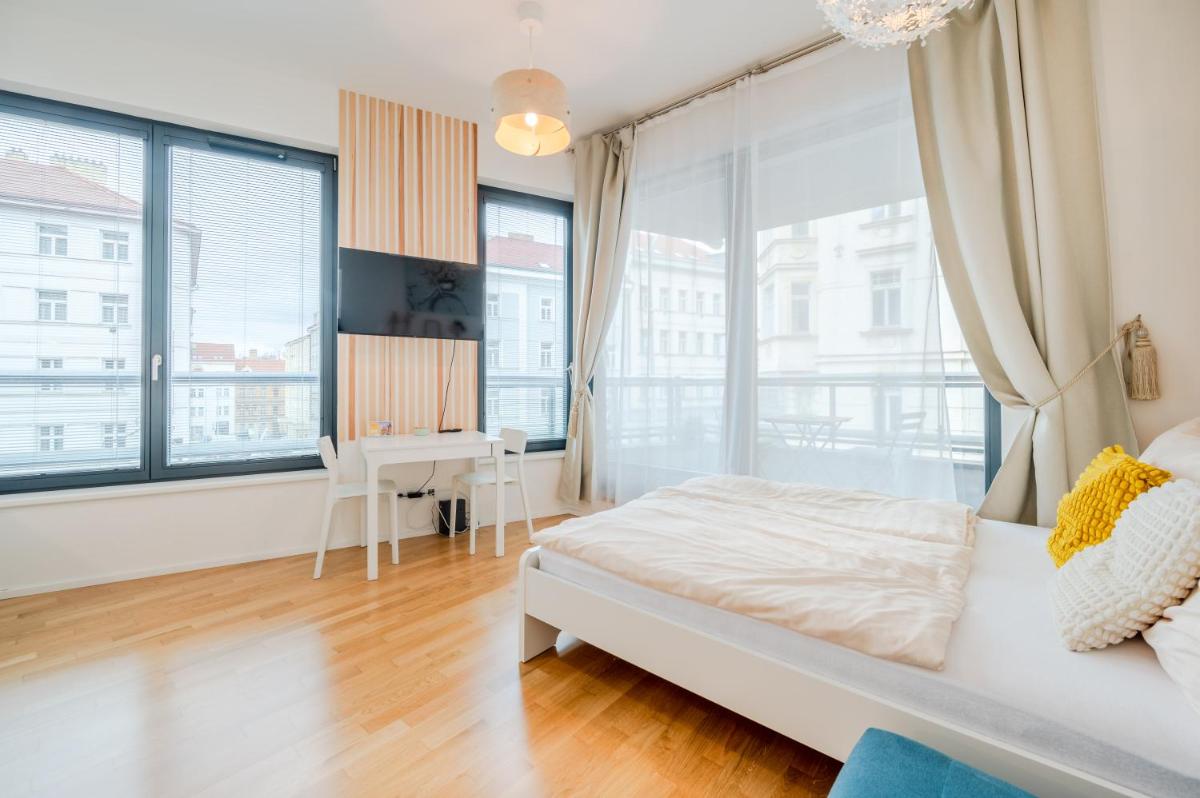 Image 2 of New-built Golden Luxury Studio with Balcony