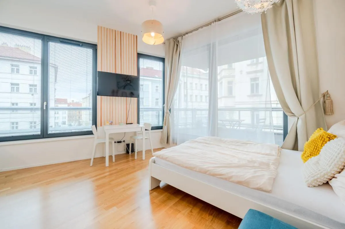 New-built Golden Luxury Studio with Balcony - 3