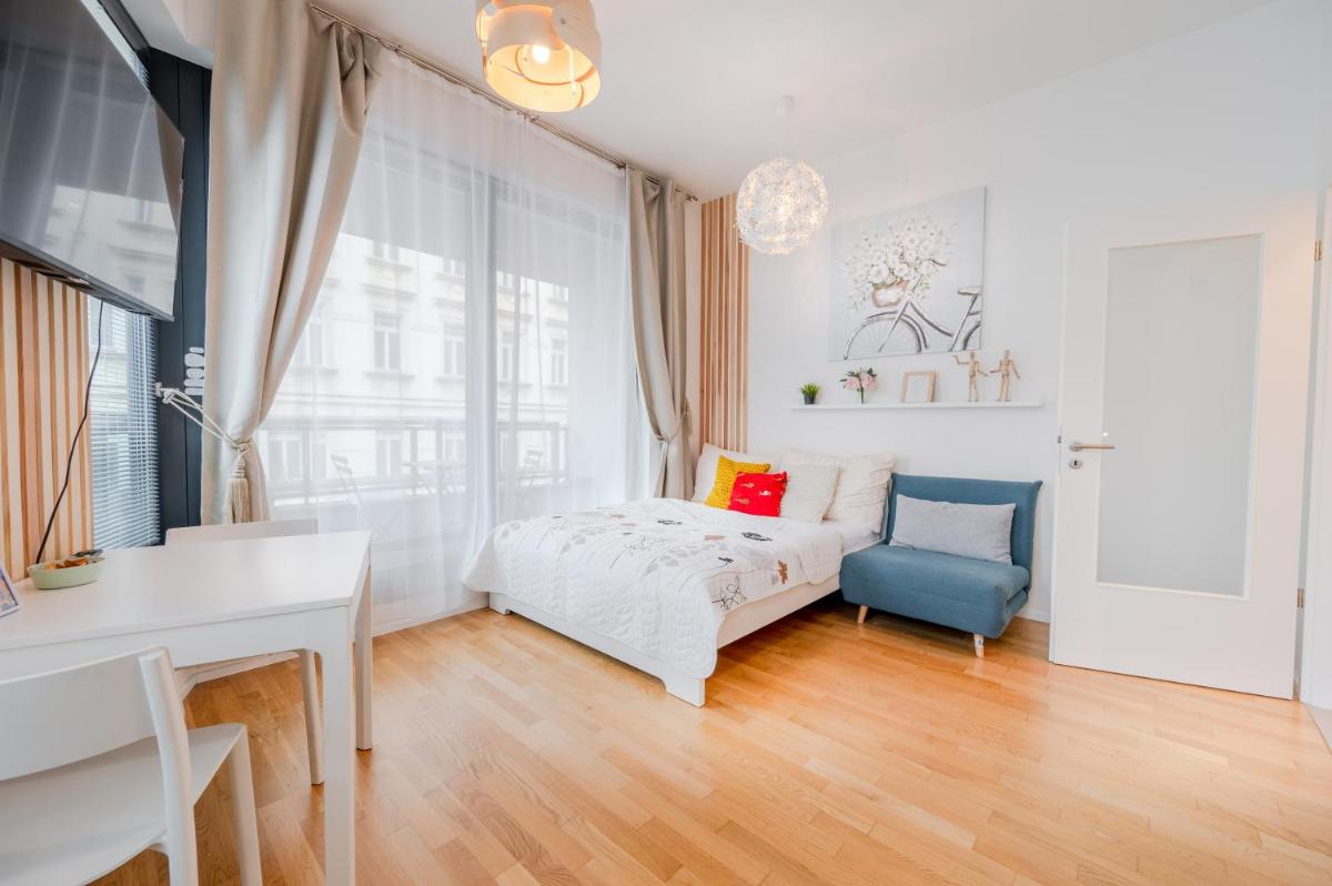 Image 3 of New-built Golden Luxury Studio with Balcony