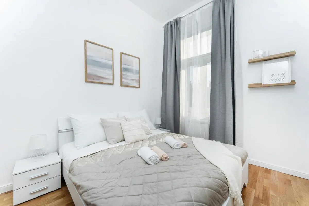 One Bedroom Washington Apartment by Rentero - 2