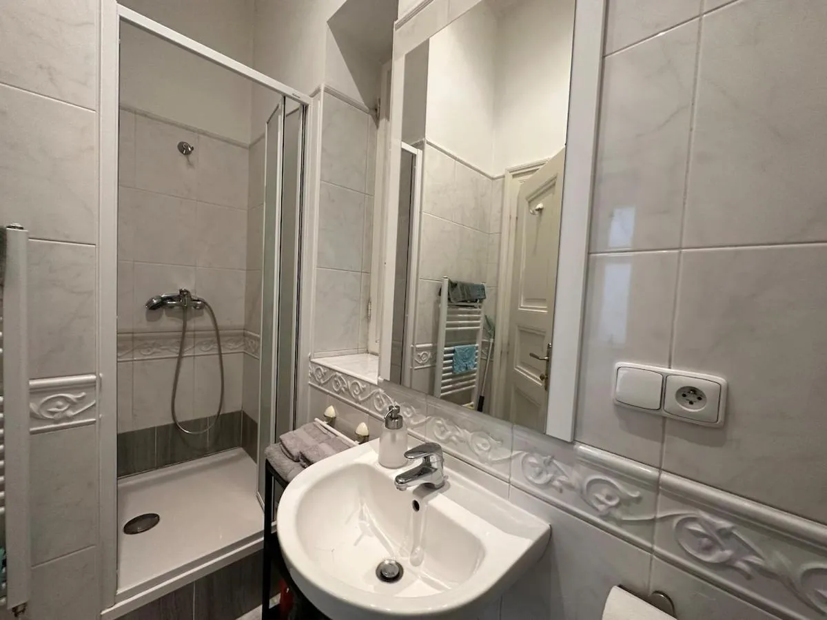 Stylový byt v srdci Prahy - 3