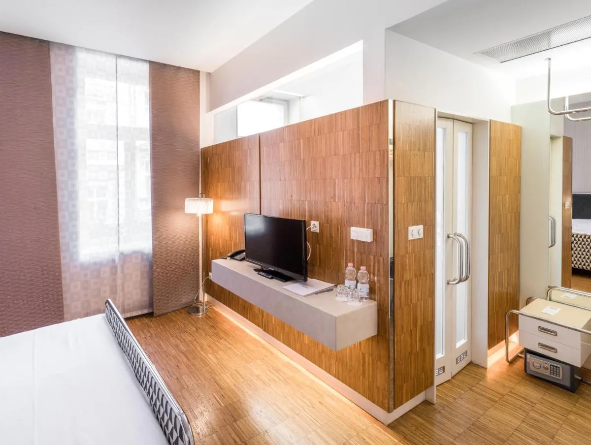 Three Crowns Hotel - 3