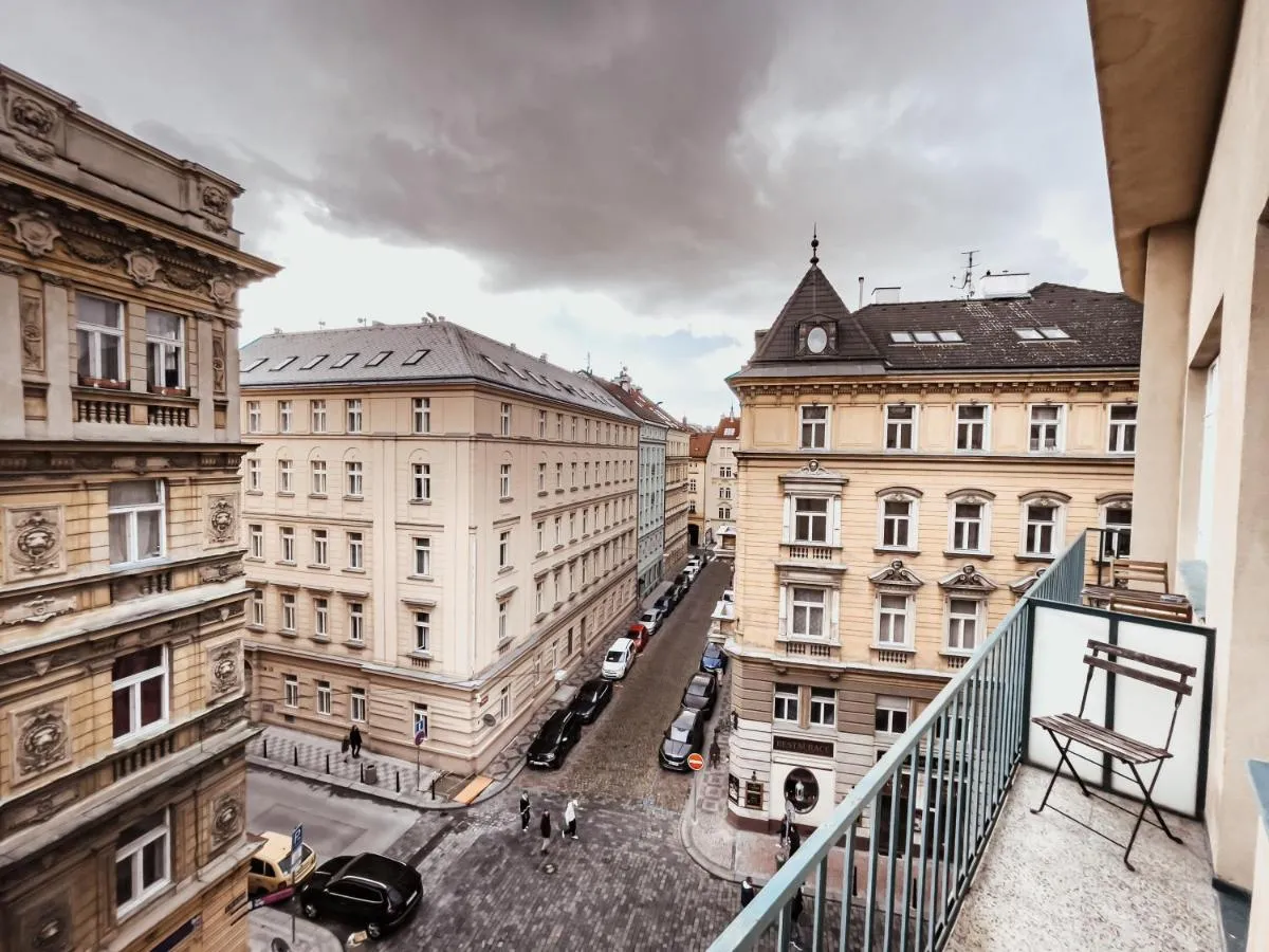 TurnKey I Vintage Terrace Apartment - 2