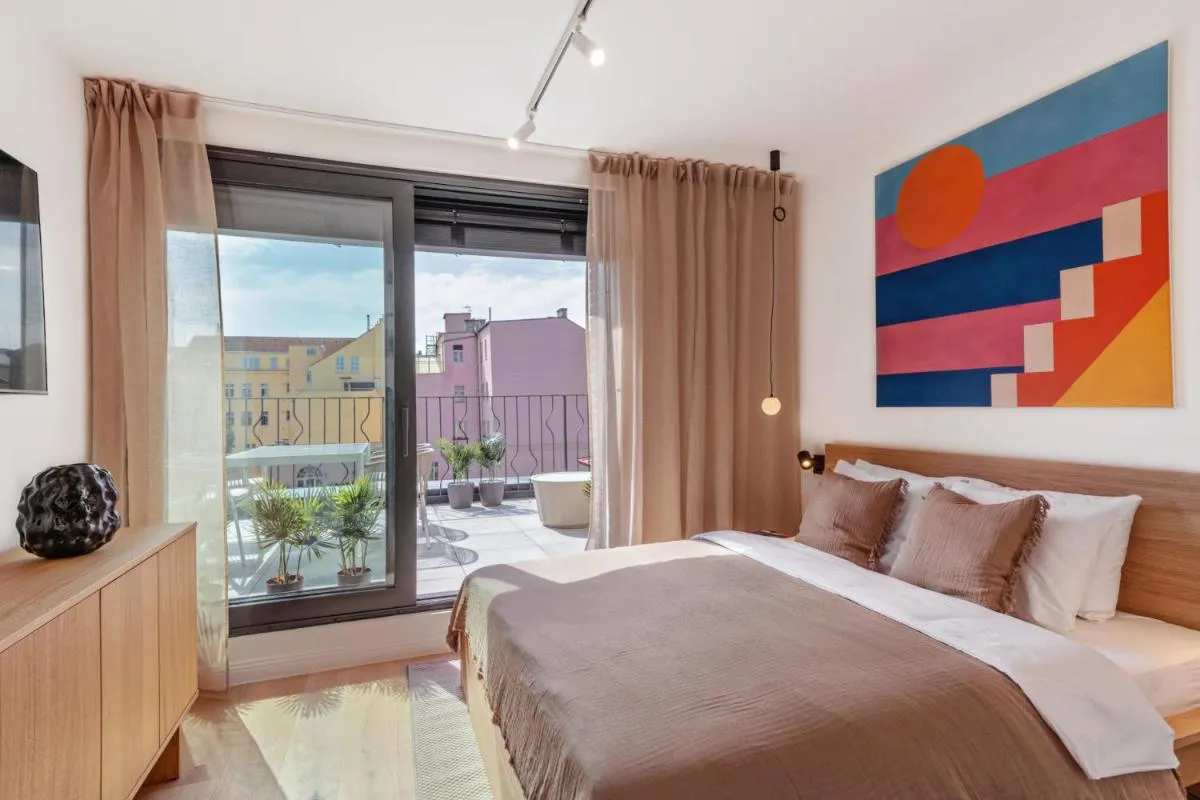 Turnkey I Henry’s Tower Apartments - 3