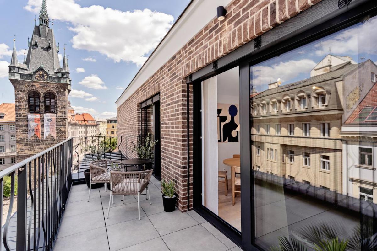 Image 3 of Turnkey I Henry’s Tower Apartments