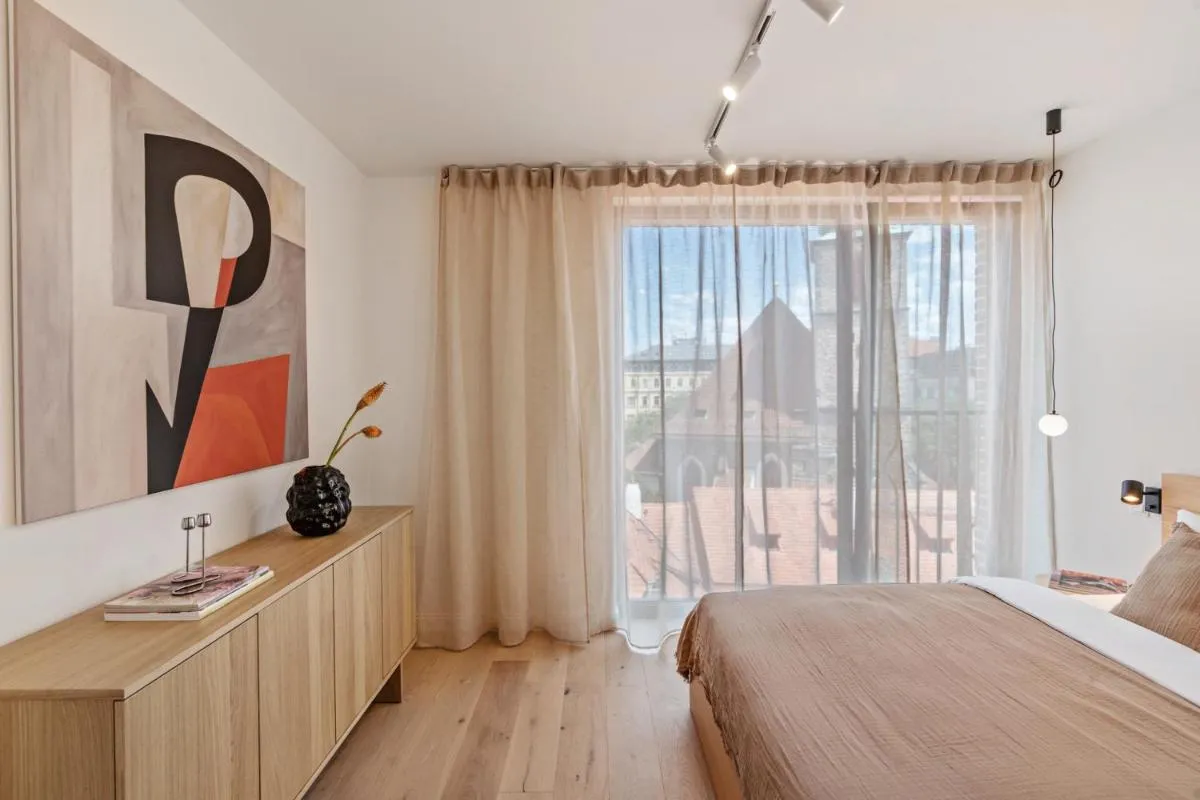 Turnkey I Henry’s Tower Apartments - 2