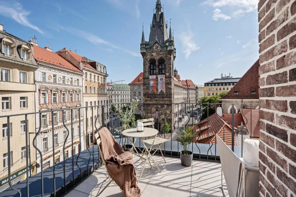 Turnkey I Henry’s Tower Apartments