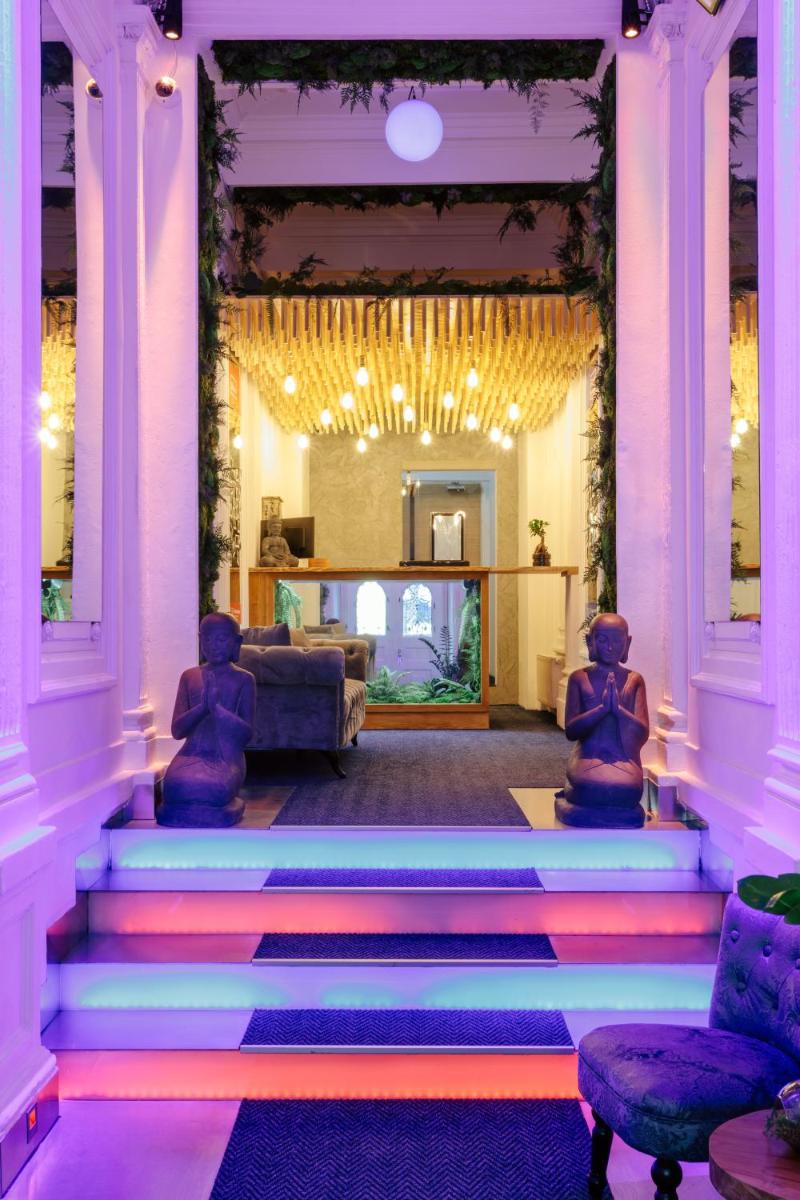 Image 3 of Wellness Rooms Central