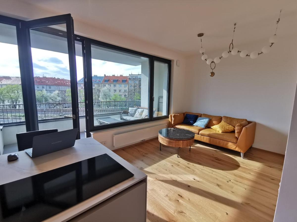 Image 2 of free private Parking, central location, Nuslesky Pivovar sunset balcony home,